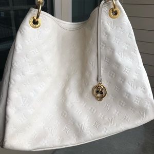 Louis Vuitton MM Artsy Monogram Tote!